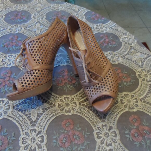 Prada Saddle Brown Perforated Leather Lace Up Ankle Boots Size 37.5B - Picture 1 of 16